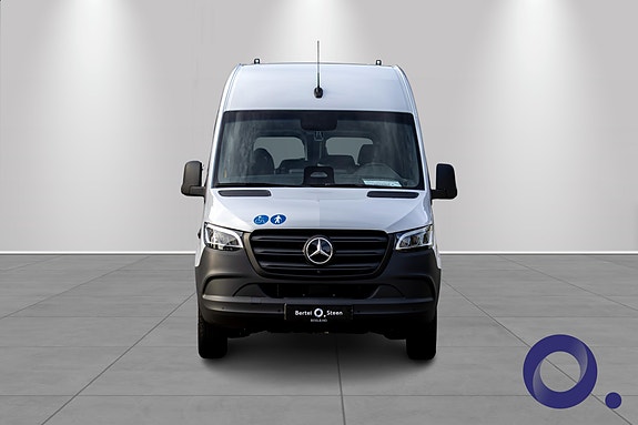Mercedes-Benz eSprinter minibuss 17 seter 4 of 5