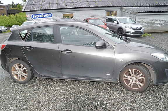 Mazda 3 4 of 5