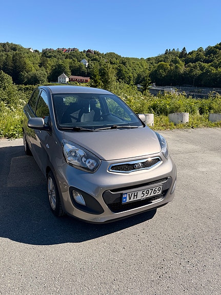 Kia Picanto 2 of 5