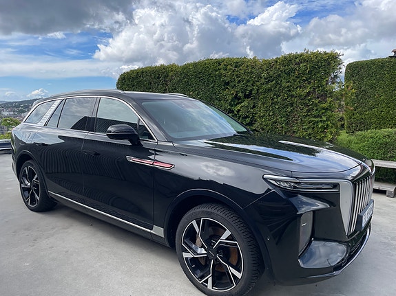 Hongqi E-HS9 2 of 5