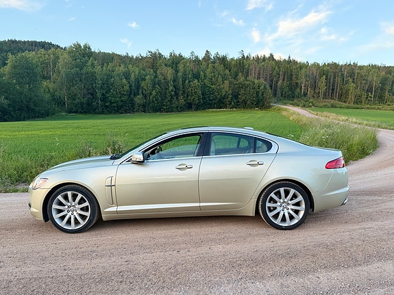 Jaguar XF 4 of 5