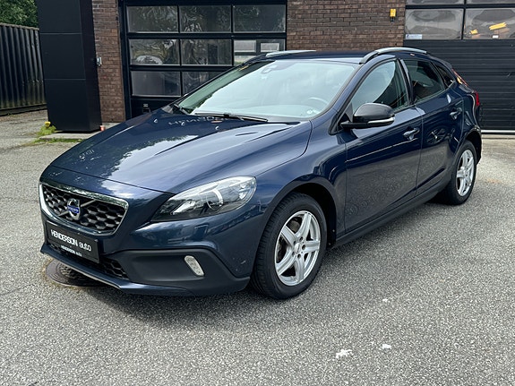 Volvo V40 Cross Country 3 of 5