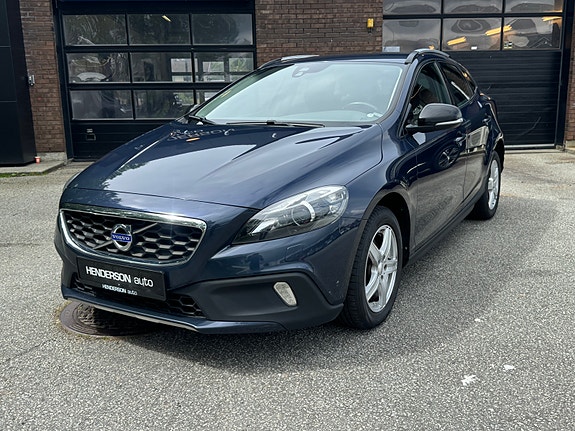 Volvo V40 Cross Country 2 of 5