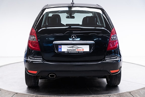 Mercedes-Benz A160 4 of 5