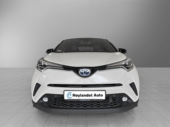 Toyota C-HR 2 of 5
