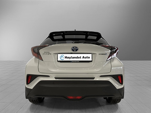 Toyota C-HR 5 of 5
