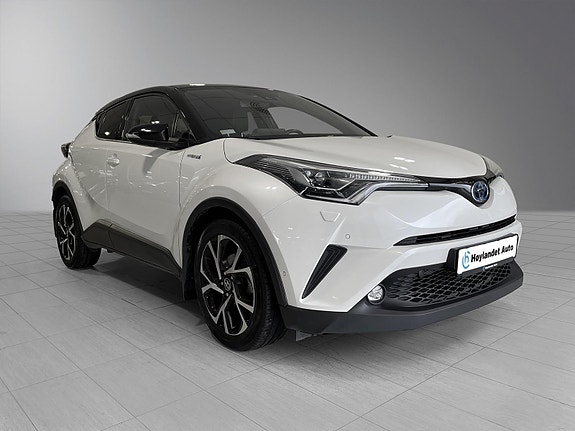 Toyota C-HR 3 of 5