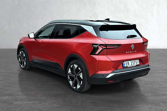 Elektrisk justerbare og oppvarmede sidespeil med automatisk innfelling.
