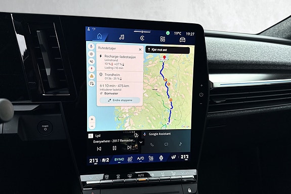 Med innebygd Google infotainmentsystem får du blant annet funksjoner som ruteplanlegger, bilen kalkulerer hvor og når du skal lade. Utrolig praktisk, spesielt om du har litt rekkeviddeangst!