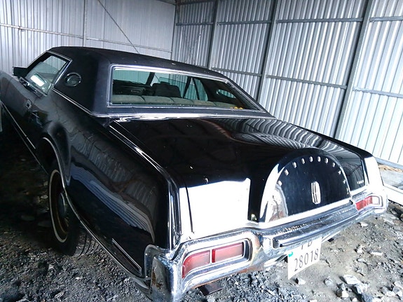 Lincoln Continental 7 of 20