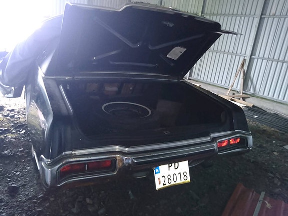 Lincoln Continental 12 of 20
