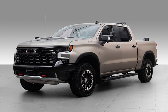 Chevrolet Silverado 1500 2 of 5