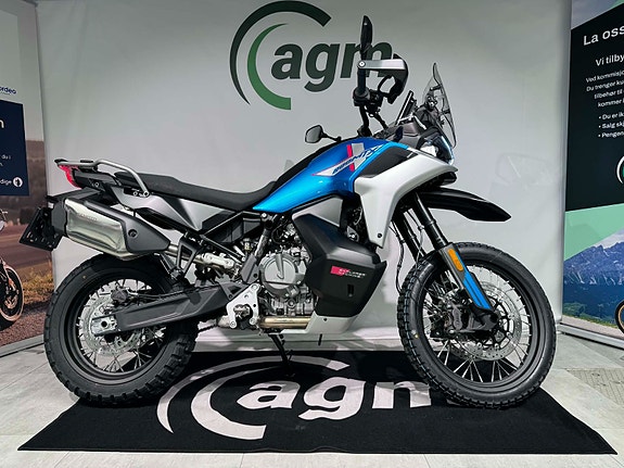CFMOTO 800 MT-X med travelbag og Leo-Vince slip -on 2 of 5