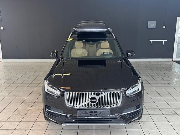 Volvo XC90 2 of 5