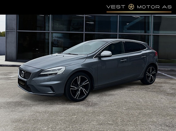Volvo V40 3 of 5