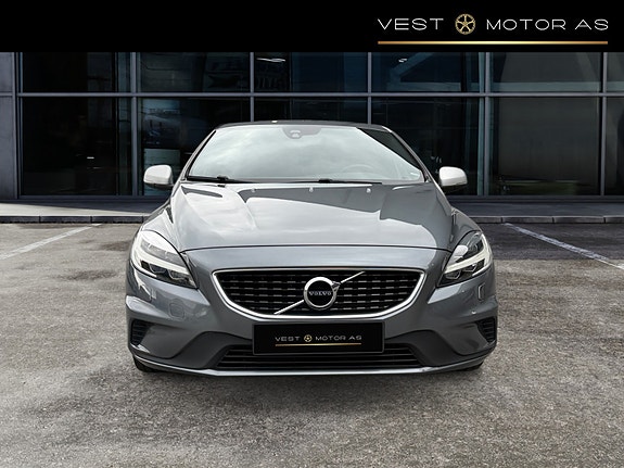 Volvo V40 2 of 5