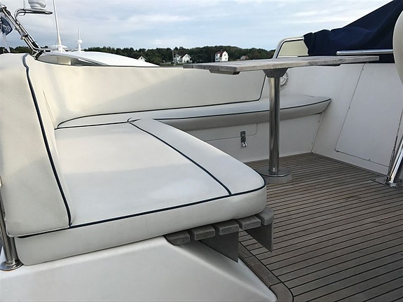 Nimbus 380 Commander 4 of 5
