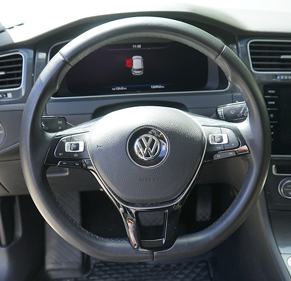 Volkswagen e-Golf VII 30 of 30