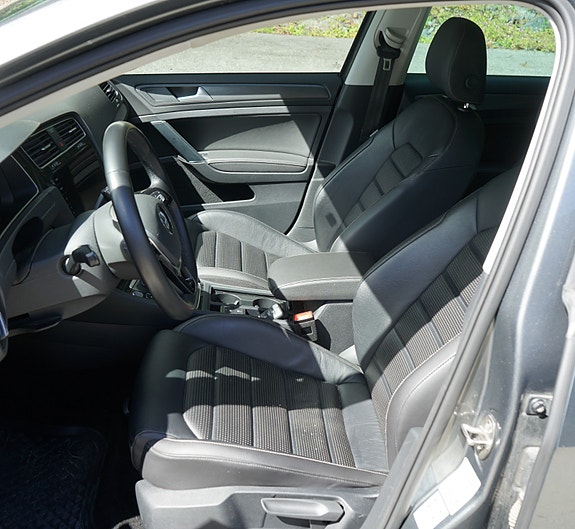 Volkswagen e-Golf VII 21 of 30