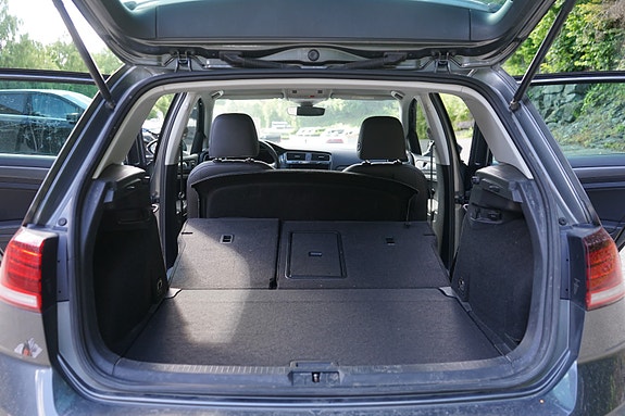 Volkswagen e-Golf VII 27 of 30