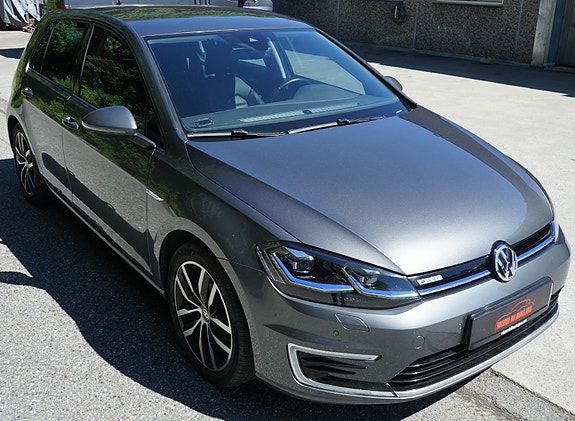 Volkswagen e-Golf VII 17 of 30