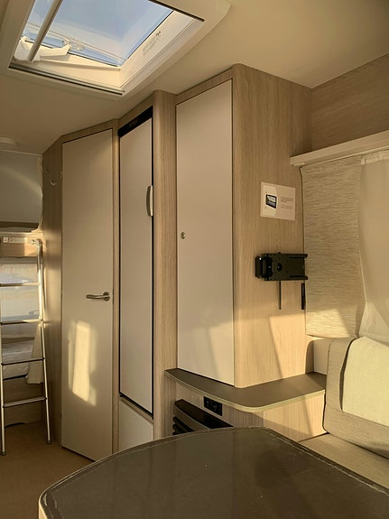 Bürstner Premio Life 415 TK 17 of 25