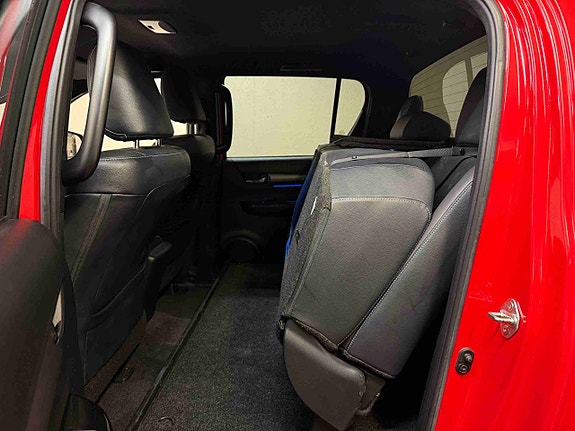 Toyota HiLux 11 of 21
