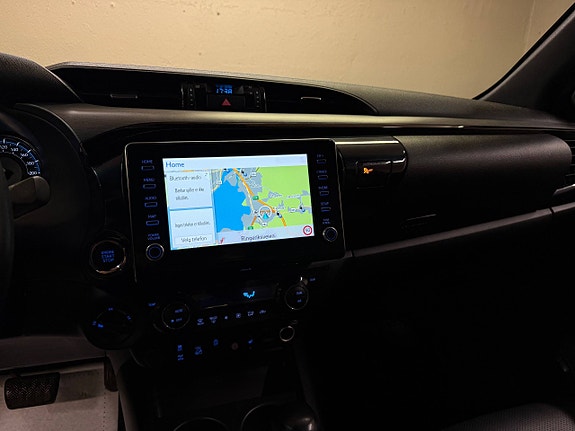 Toyota HiLux 13 of 21
