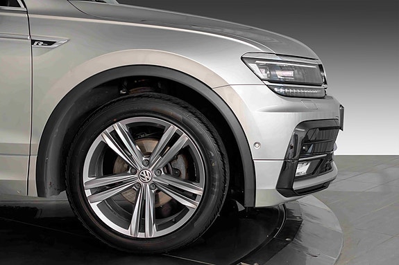 Volkswagen Tiguan 4 of 5