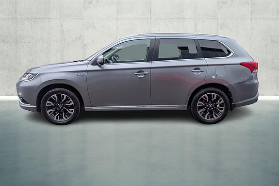 Mitsubishi Outlander 2 of 5