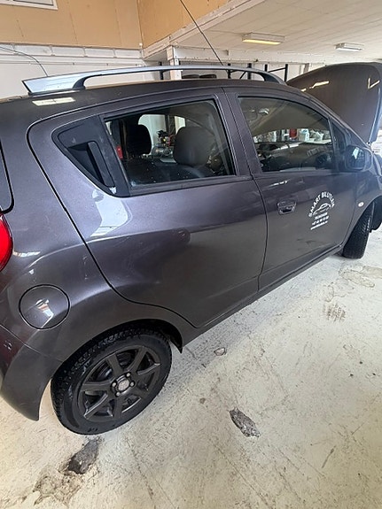 Chevrolet Spark 2 of 4
