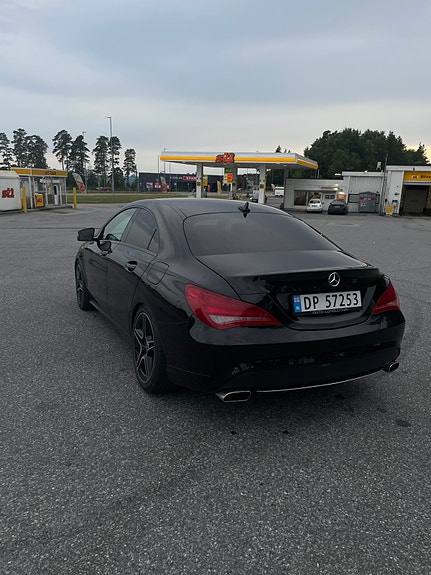 Mercedes-Benz CLA180 3 of 5