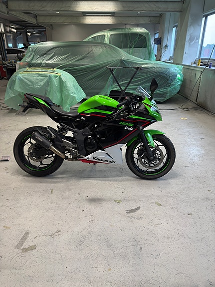 Kawasaki Ninja 125 3 of 5