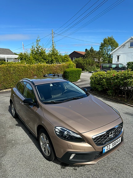 Volvo V40 Cross Country 2 of 5