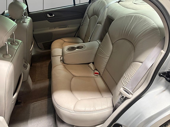 Lincoln Continental 18 of 24