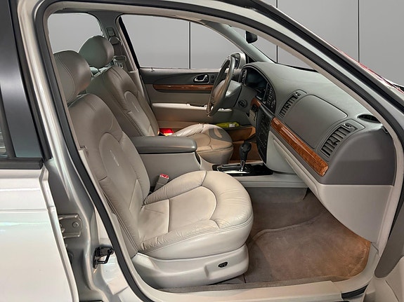 Lincoln Continental 21 of 24