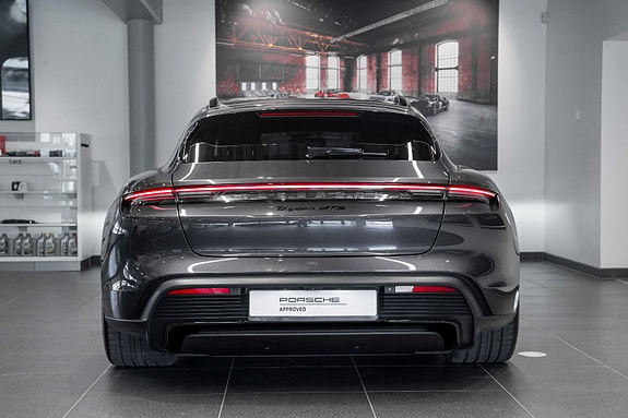 Porsche Taycan Sport Turismo 4 of 5