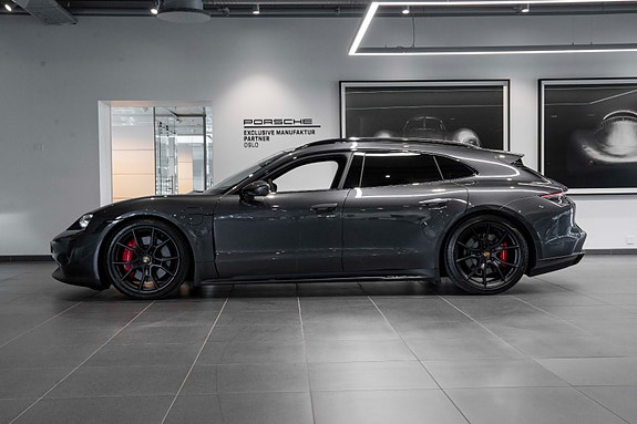 Porsche Taycan Sport Turismo 2 of 5