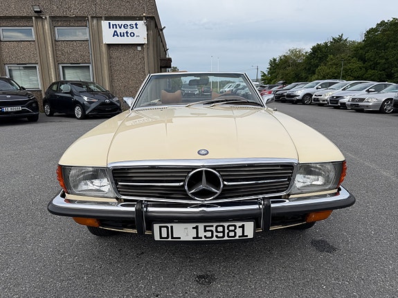 Mercedes-Benz 450 SL 2 of 5