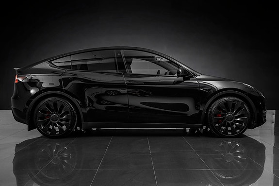 Tesla Model Y 5 of 5