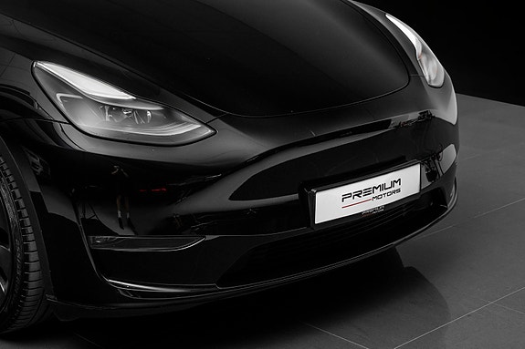 Tesla Model Y 2 of 5