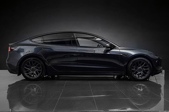 Tesla Model 3 5 of 5