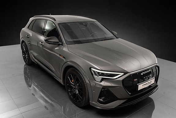 Audi e-tron 2 of 5
