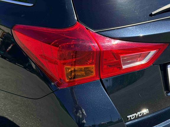 Toyota Auris 10 of 30