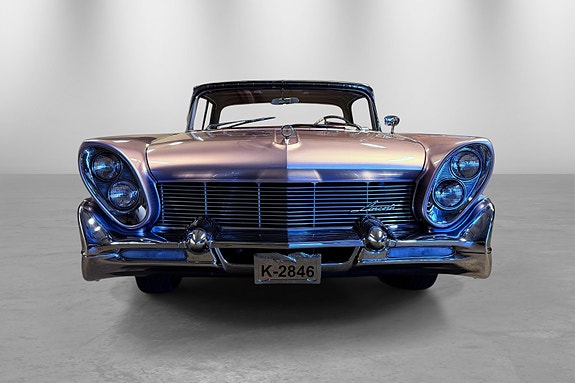 Lincoln Continental 4 of 5
