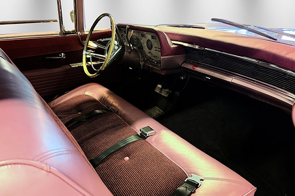 Lincoln Continental 16 of 25