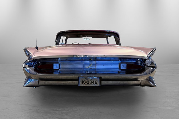 Lincoln Continental 11 of 25