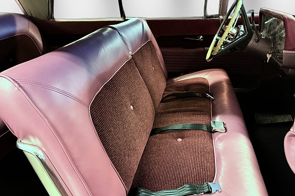 Lincoln Continental 17 of 25