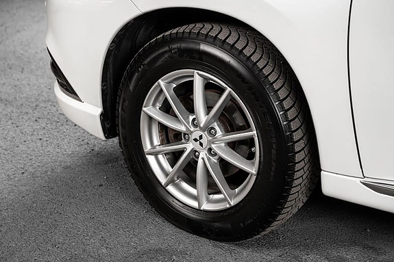 18" sommer- og 17" vinterfelger sikrer optimal kjørekomfort.