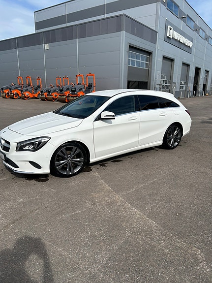 Mercedes-Benz CLA180 3 of 5